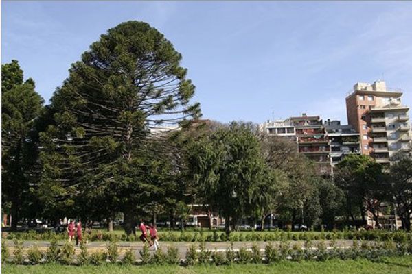 LA CIUDAD RENOVÓ LA PLAZA IRLANDA