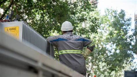 LA CIUDAD TRABAJA EN EL LLENADO DE TANQUES DE AGUA POR LOS CORTES DE LUZ EN CABALLITO