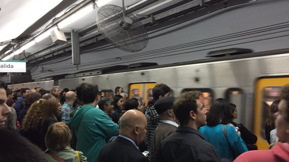 A LAS LÍNEAS D Y E DE SUBTE LES FALTA UN 40% DE FORMACIONES PARA CUBRIR LA DEMANDA EN HORA PICO