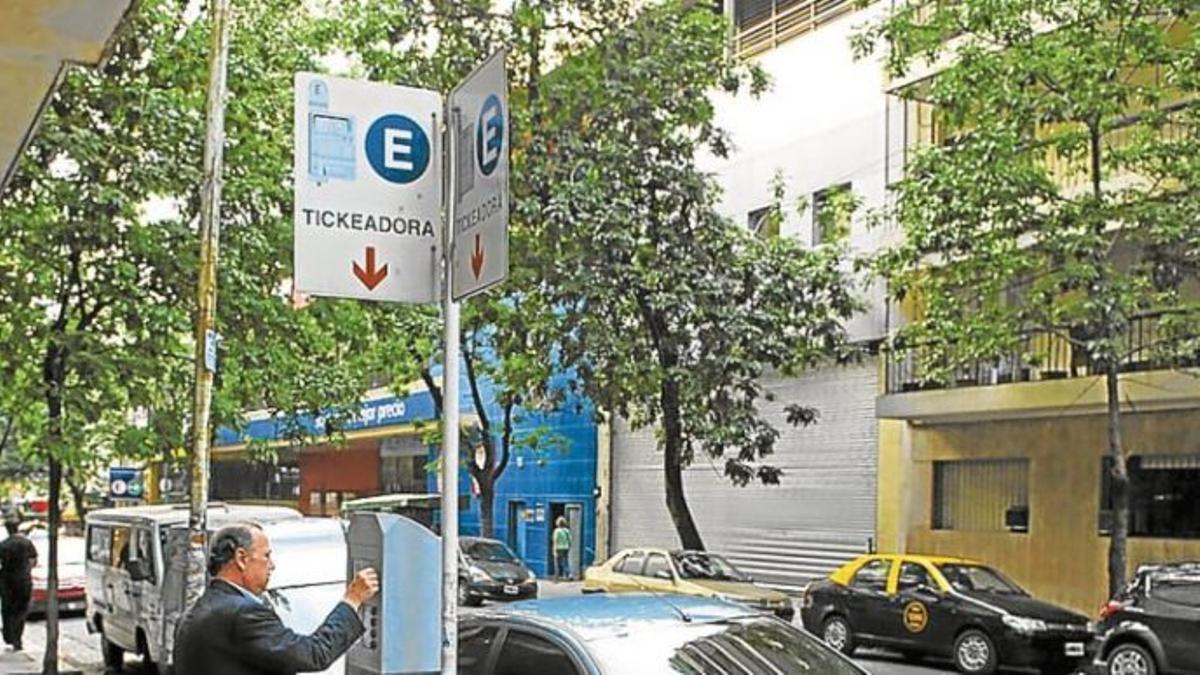 ESTACIONAMIENTO MEDIDO EN LA CIUDAD