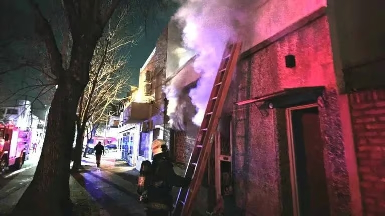 MURIÓ UNA MUJER DE 99 AÑOS TRAS UN INCENDIO EN VILLA URQUIZA