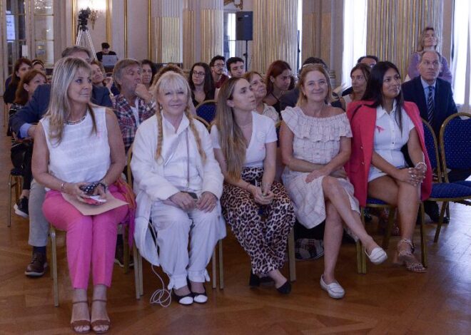 LA LEGISLATURA CONMEMORÓ EL “MES DE CONCIENTIZACIÓN SOBRE EL CÁNCER DE MAMA”