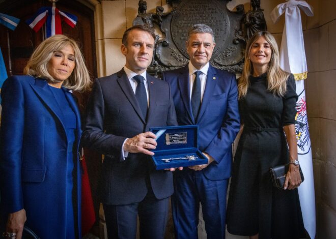 JORGE MACRI LE ENTREGÓ LA LLAVE DE LA CIUDAD AL PRESIDENTE DE FRANCIA