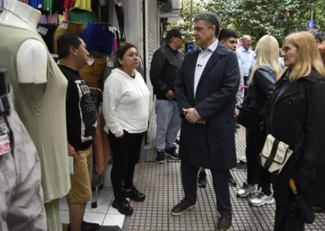 JORGE MACRI RECORRIÓ LAS CALLES DEL BARRIO DE ONCE