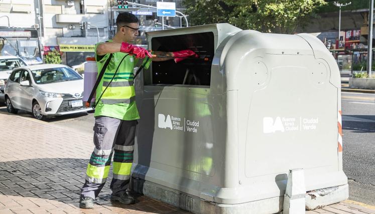 NUEVAS CUADRILLAS PARA HIGIENIZAR LOS CONTENEDORES DE BASURA