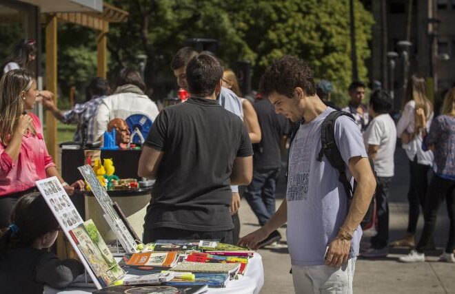 LA CIUDAD REALIZA HABILITACIONES EXPRÉS PARA DIVERSAS ACTIVIDADES COMERCIALES