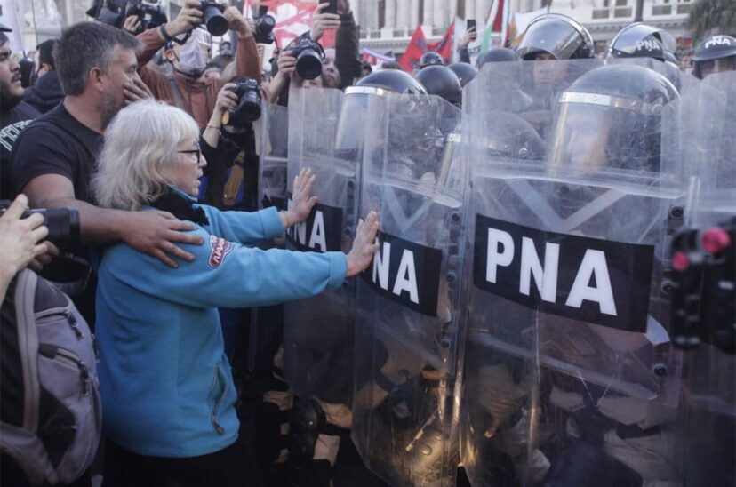 OTRA VEZ REPRESIÓN A LOS JUBILADOS