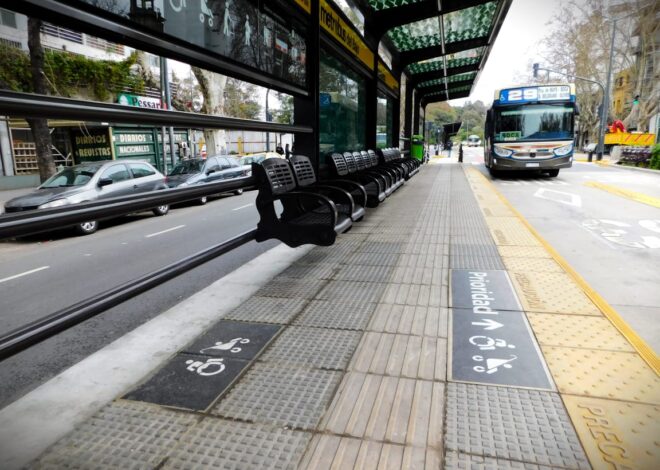 LAS PARADAS DE COLECTIVOS YA CUENTAN CON PICTOGRAMAS PARA MEJORAR LA ACCESIBILIDAD