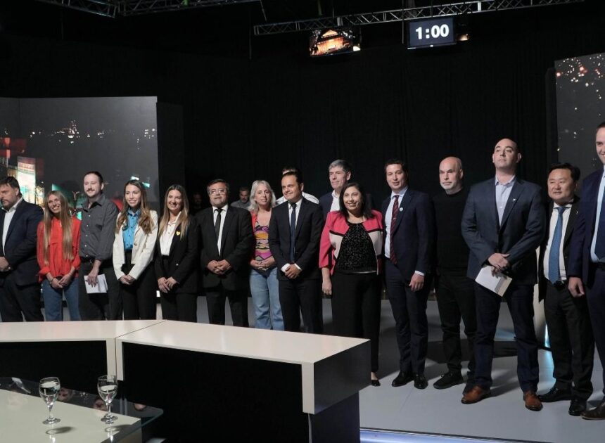 LOS 17 CANDIDATOS A LEGISLADORES DEBATIERON SUS PROPUESTAS PARA LA CIUDAD