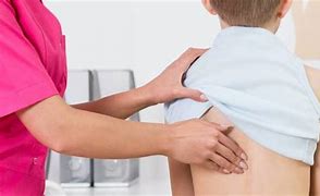 POSTURAS VICIOSAS, TECH NECK Y ESCLEROSIS: PORQUÉ PRESTAR ATENCIÓN A LA COLUMNA DESDE LA INFANCIA