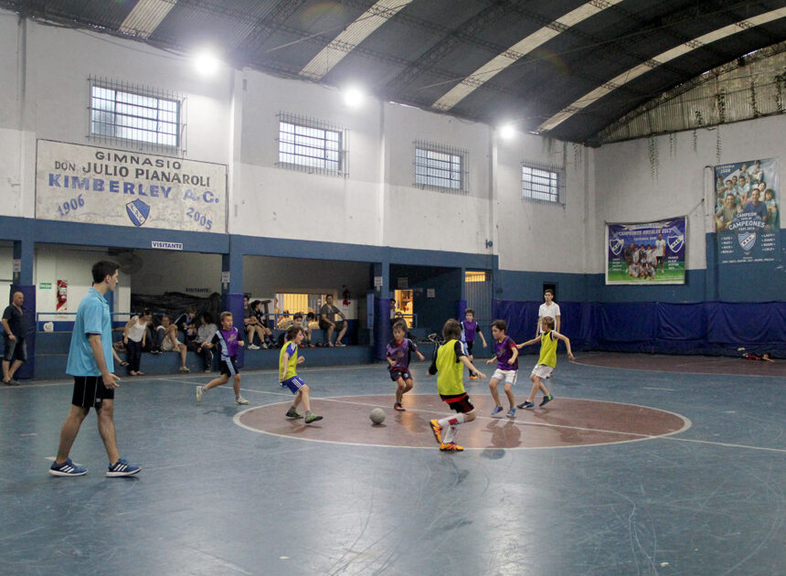 PRESENTARON UN PROYECTO PARA REINTEGRAR EL 40% DE LOS SERVICIOS A CLUBES DE BARRIO