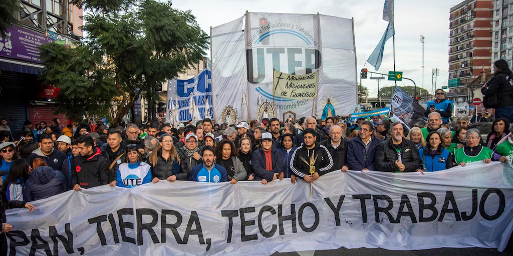 SAN CAYETANO: MOVIMIENTOS SOCIALES SE MOVILIZAN EN LA CIUDAD