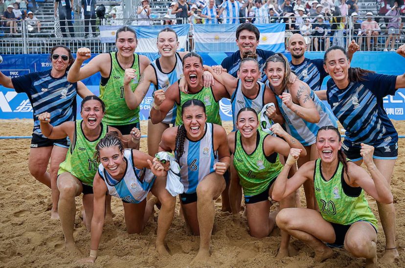 LAS CHICAS DE BEACH HANDBALL CAMPEONAS