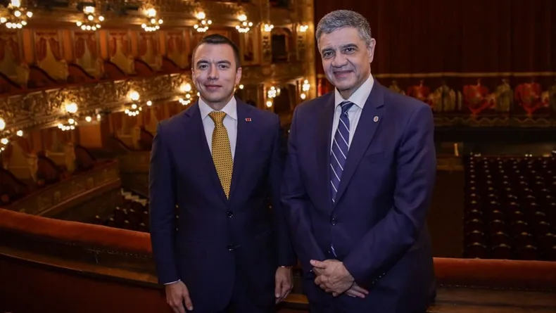 JORGE MACRI LE ENTREGÓ LA LLAVE DE LA CIUDAD AL PRESIDENTE DE ECUADOR