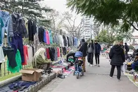 DESALOJO DE MANTEROS EN PARQUE SAAVEDRA