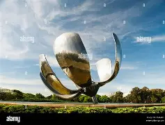 COLOCAN UNO DE LOS PÉTALOS RESTAURADOS DE LA FLORALIS GENÉRICA