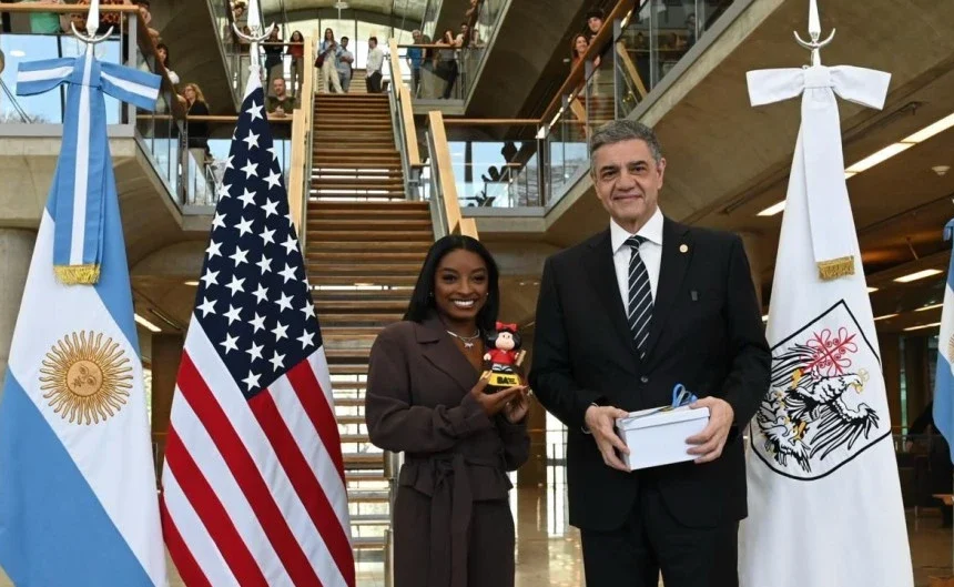JORGE MACRI SE REUNIÓ CON LA GIMNASTA SIMÓN BILES
