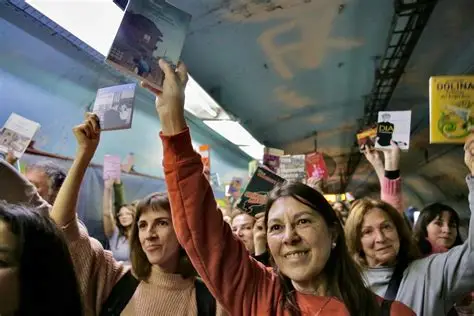 NUEVA BIBLIOTECA EN EL SUBTE DE LA CIUDAD