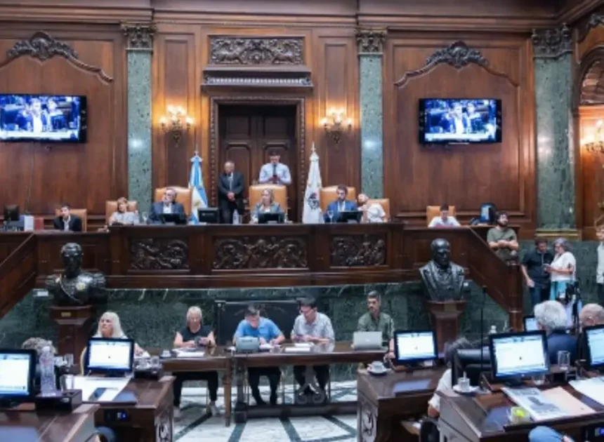 POR LAS AMENAZAS EN COLEGIOS, DIPUTADOS PORTEÑOS EXIGEN INFORMACIÓN AL GCBA