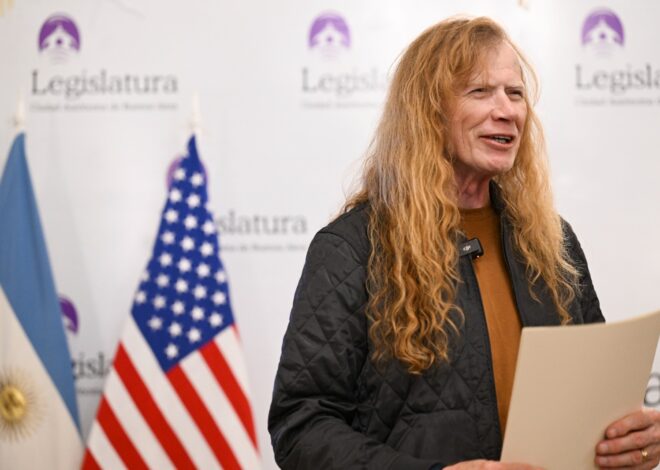 EL LÍDER DE LA BANDA “MEGADETH” FUE CONDECORADO EN LA LEGISLATURA
