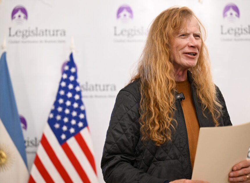 EL LÍDER DE LA BANDA “MEGADETH” FUE CONDECORADO EN LA LEGISLATURA