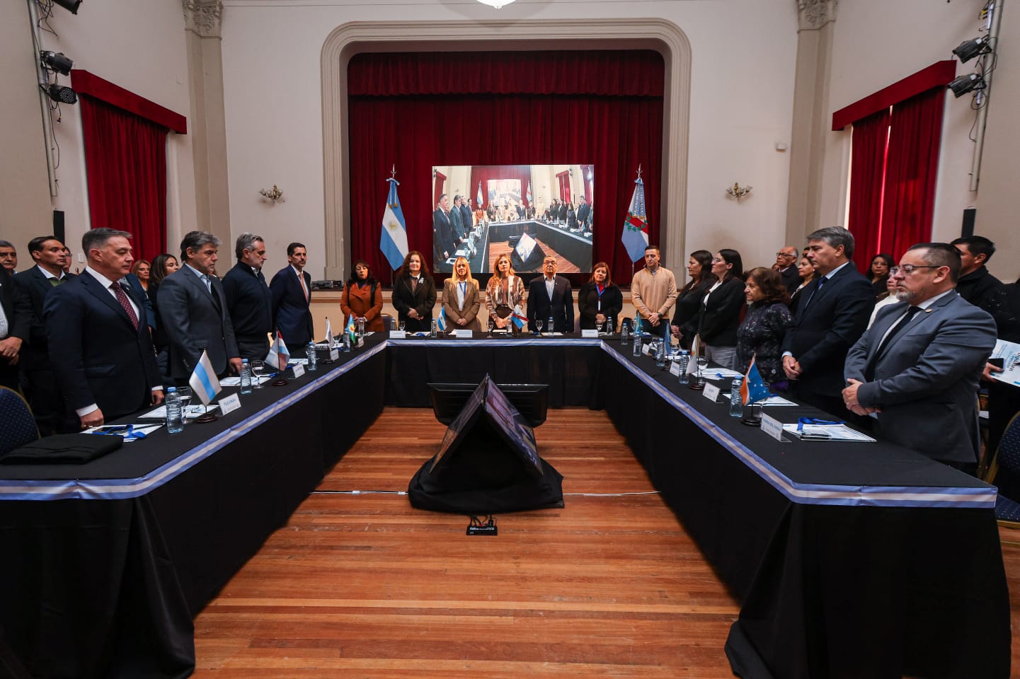 LEGISLATURAS CONECTADAS REUNIÓ EN LA RIOJA A AUTORIDADES PARLAMENTARIAS DE TODO EL PAÍS