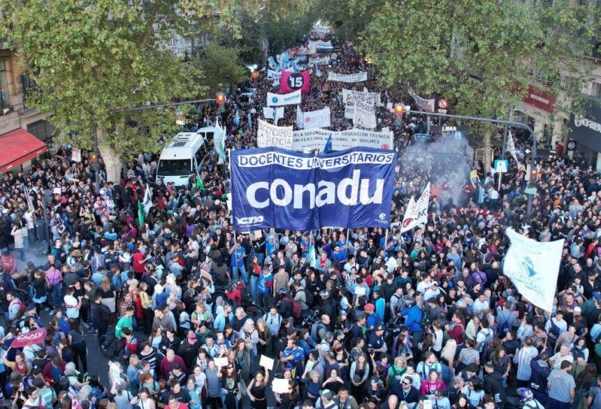 SE APROBÓ UN PARO POR EL CONFLÍCTO UNIVERSITARIO