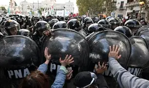 MARCHA AL CONGRESO: DETENIDOS Y HERIDOS EN OTRA JORNADA CON REPRESIÓN