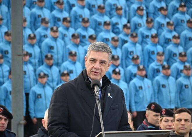 JORGE MACRI RECONOCIÓ A LOS MEJORES CADETES DE LA POLICÍA DE LA CIUDAD