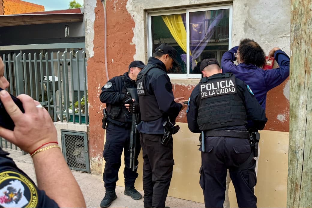 MEGAOPERATIVO DE SEGURIDAD EN BARRIO PORTEÑOS