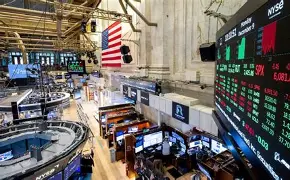 CEDE EL RIESGO PAÍS Y COTIZAN EN ALZA LOS BONOS Y ACCIONES ARGENTINAS
