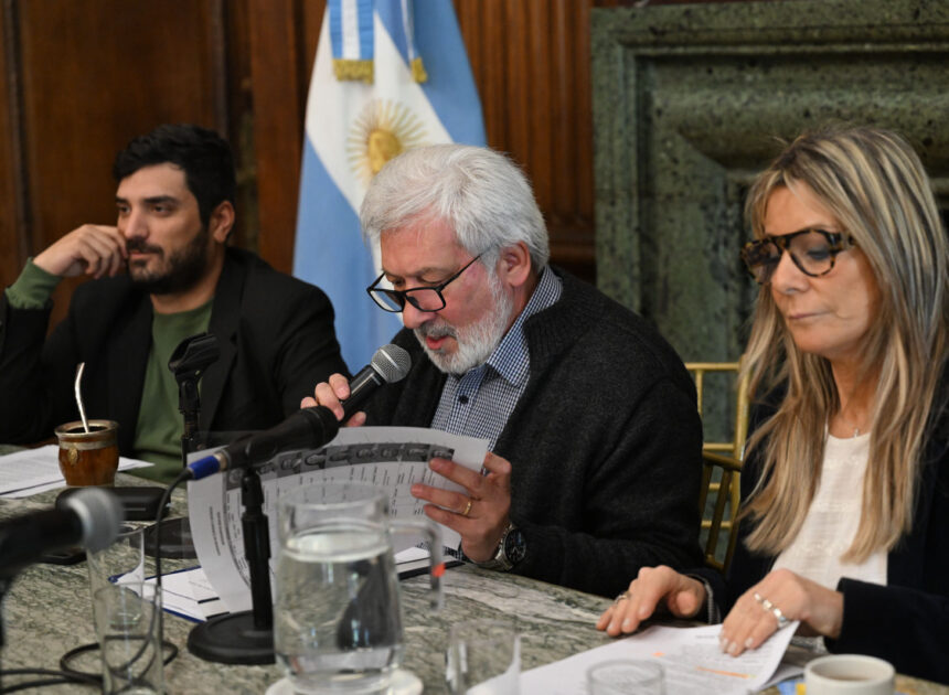TRATAMIENTO DE DISTINCIONES, LEYES LABORALES Y PROYECTOS DE COMUNICACIÓN